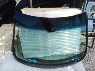 Стекло лобовое