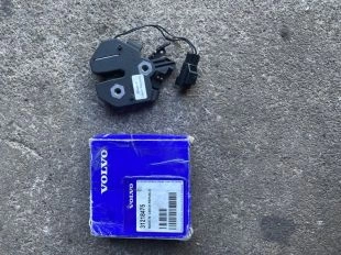 Замок капота