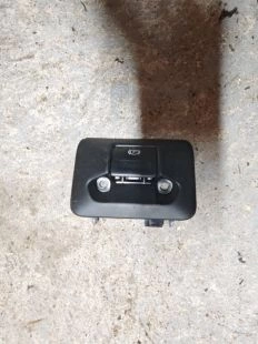 Кнопка стояночного тормоза