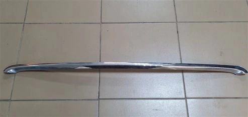 Молдинг капота