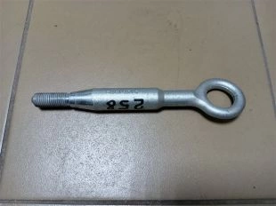 Крюк буксировочный