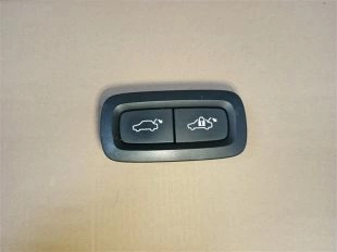 Кнопка открывания багажника