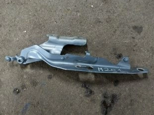 Петля капота