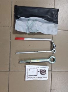 Крюк буксировочный