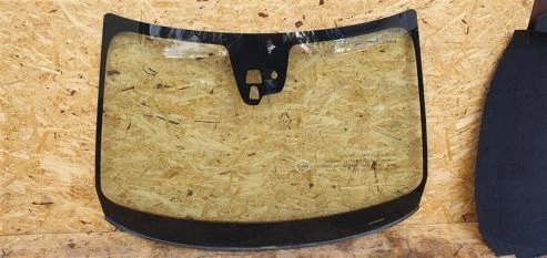 Стекло лобовое