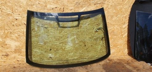 Стекло заднее