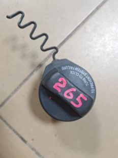 Крышка горловины топливного бака